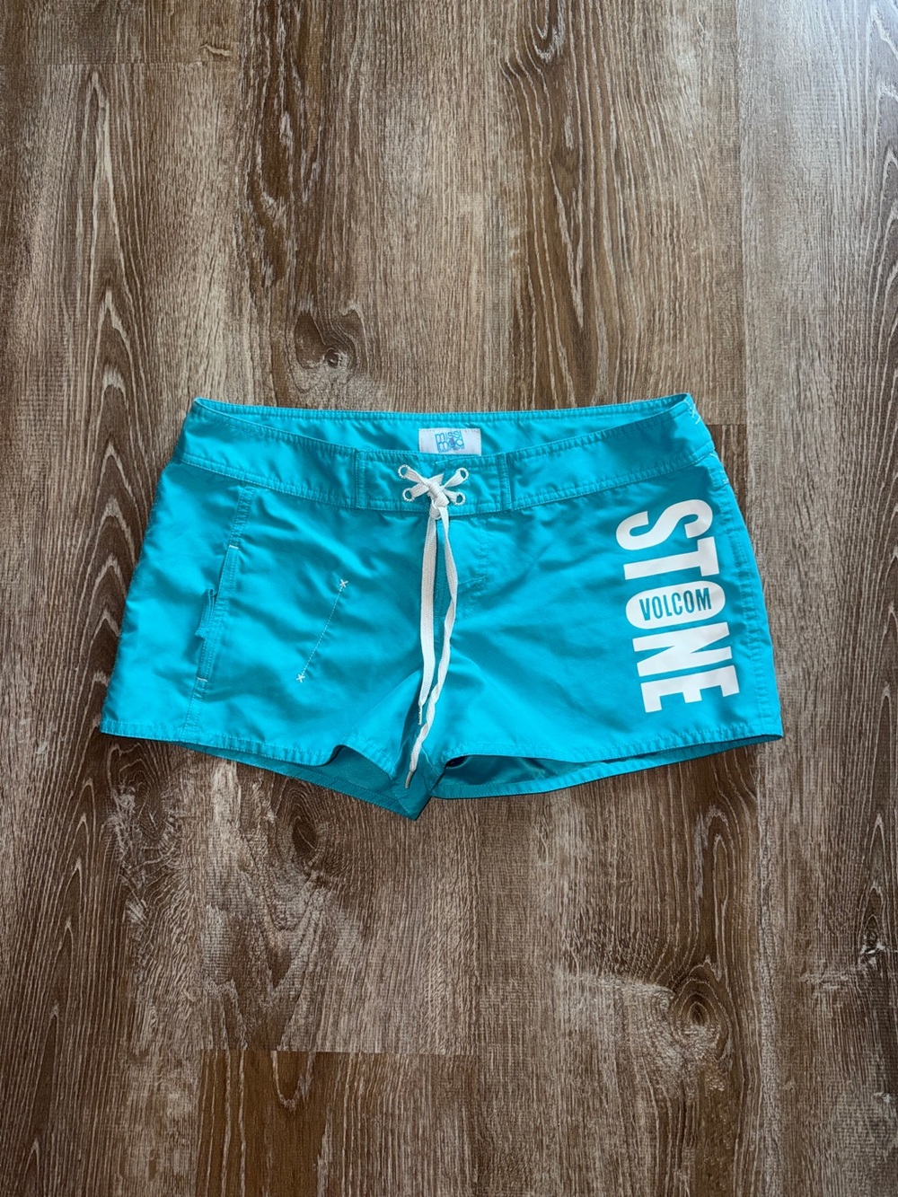 Vintage Y2K Volcom Women’s Teal Boardshorts - STONE Print